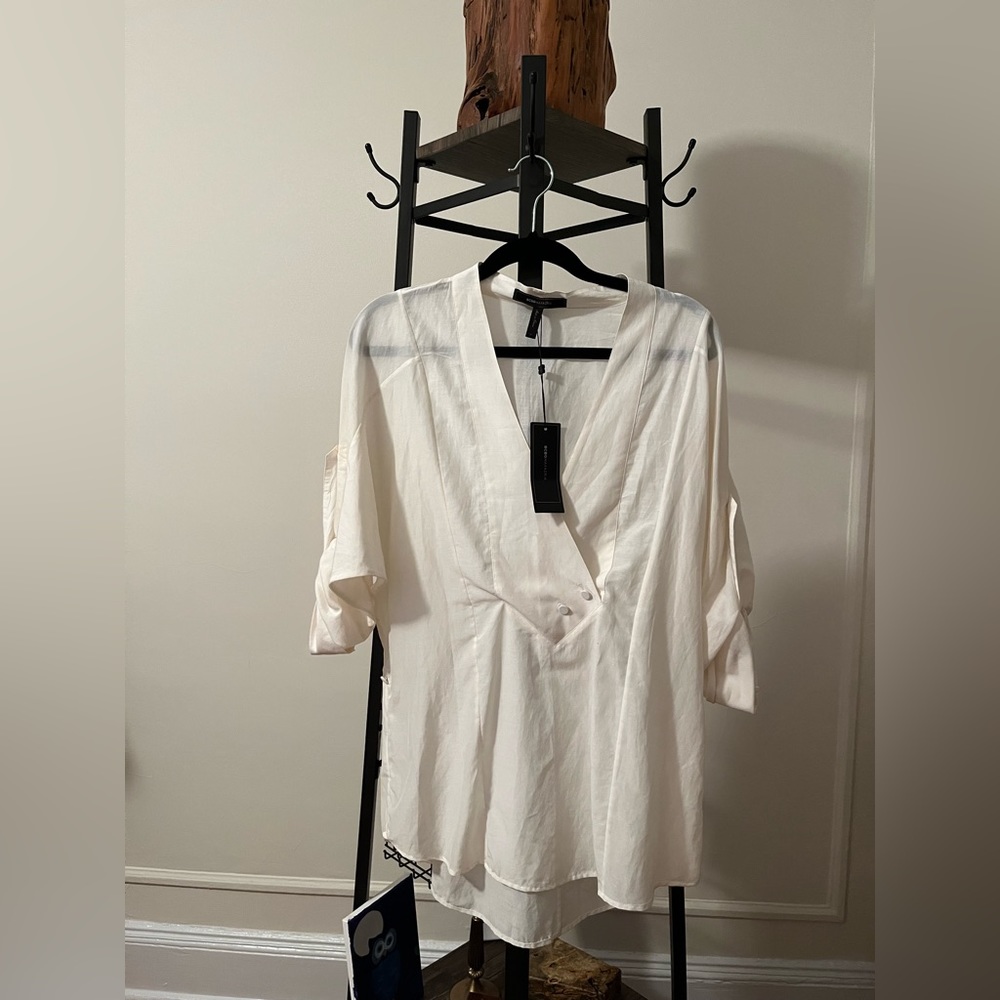 BCBGMAXAZRIA cream color, blouse size M NWT